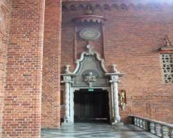 The popular bricks, munktegel were used to build the hall. Approximately 8 million bricks were used to build the Stockholm City Hall.